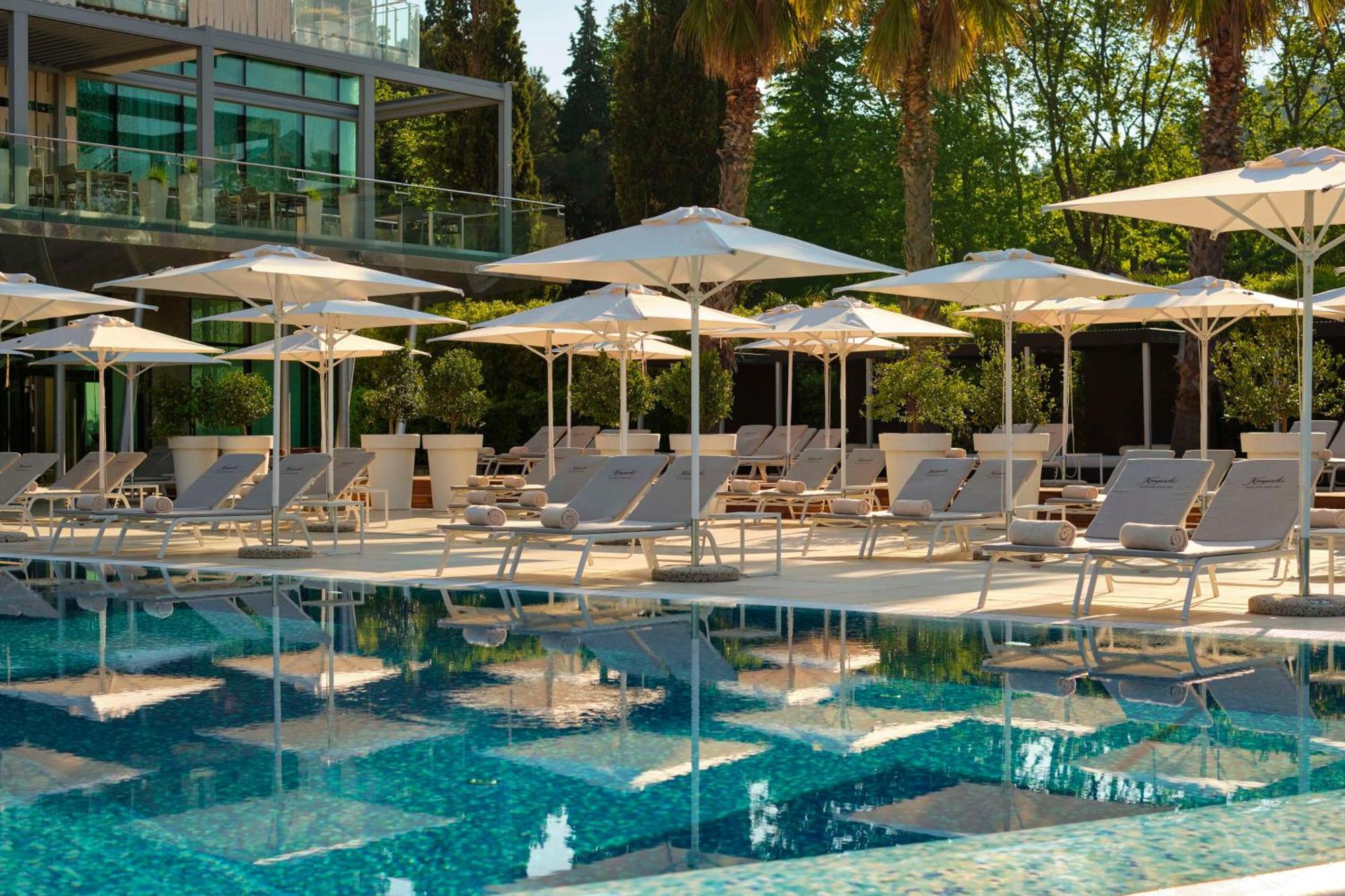 Hotel Kempinski Palace Portorož Dış mekan fotoğraf The pool at the Westin Athens