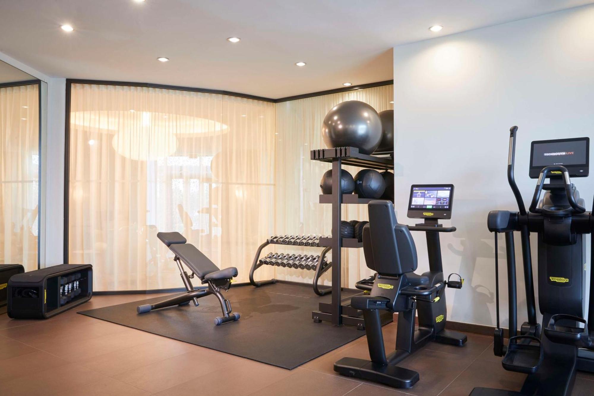 Hotel Kempinski Palace Portorož Dış mekan fotoğraf The gym at the hotel